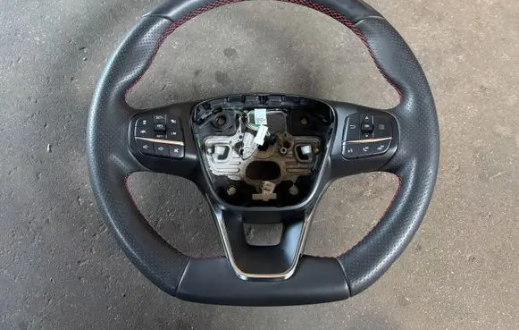 Ford Kuga III Steering wheel 