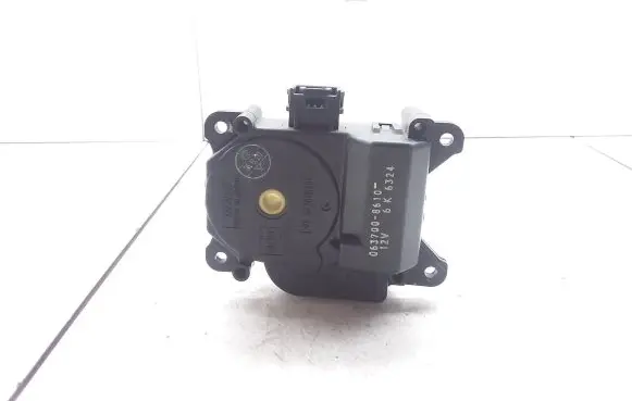 Subaru Legacy Intake manifold valve actuator/motor 0637008610