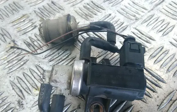 Volkswagen II LT Turbo solenoid valve 1J0906627A