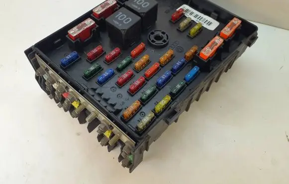 Volkswagen Golf VI Fuse module 3C0937125 63592777