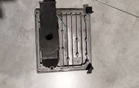 Ford Focus Engine control unit/module 6S6112A650FF S120977315F