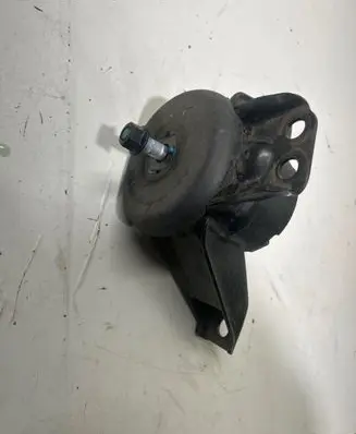 Engine mount bracket