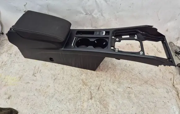 Volkswagen PASSAT B8 Armrest 
