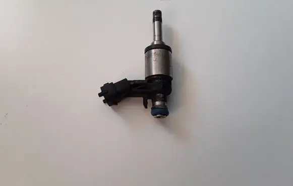 Hyundai Tucson TL Fuel injector 0261500100