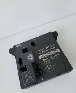 Mercedes-Benz E W211 Door control unit/module 2118703285 00406079