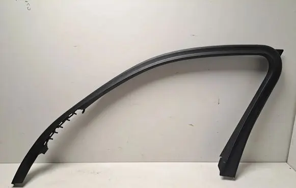 BMW X7 G07 Door glass trim 7445512