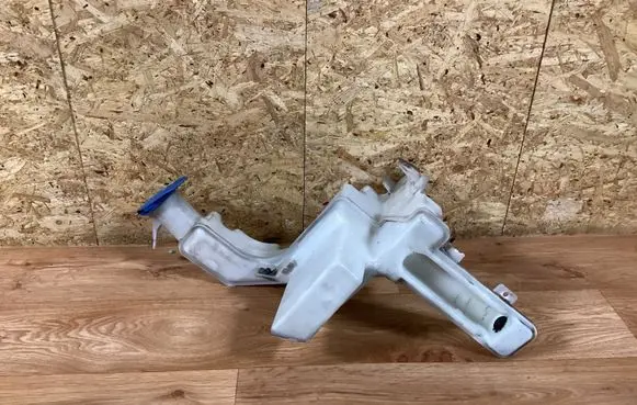 Windshield washer fluid reservoir/tank