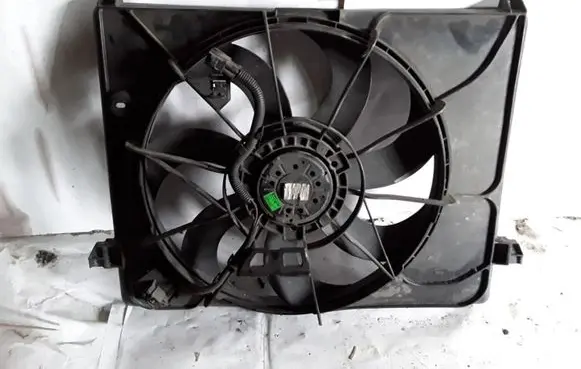 KIA Carens II Electric radiator cooling fan F00S3A2395