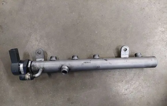 Mercedes-Benz E W211 Fuel main line pipe A6110780449 A64207004