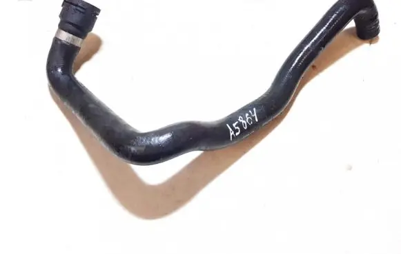 Volkswagen PASSAT B5.5 Engine coolant pipe/hose