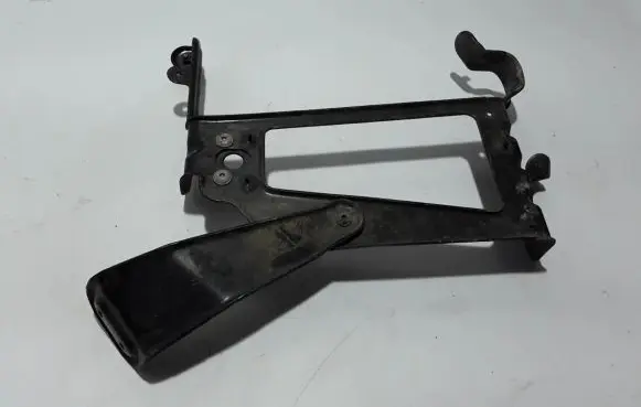 Volkswagen Touareg III Radiator mount bracket 4M0121263D