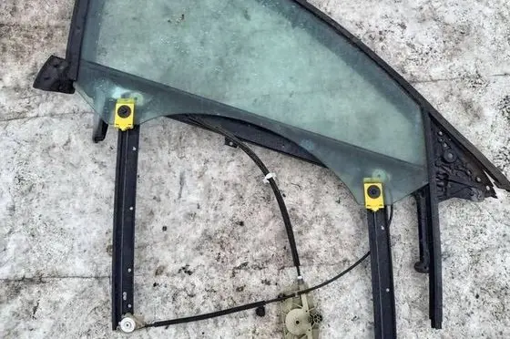 Audi A6 S6 C6 4F Front door window/glass frame 4F0837630
