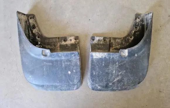 Mitsubishi L200 Rear mudguard MN117451 MN117452
