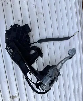 Jaguar XF X250 Front door lock 6W8A21813AD 8X23203A29DE