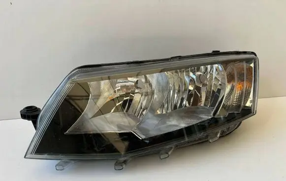 Skoda Octavia Mk3 (5E) Headlight/headlamp 5E1941015