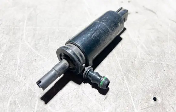 Audi A6 S6 C6 4F Windscreen/windshield washer pump 3B7955681