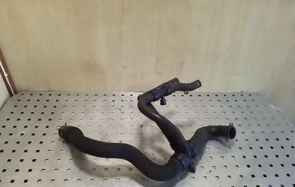 Peugeot 3008 I Engine coolant pipe/hose
