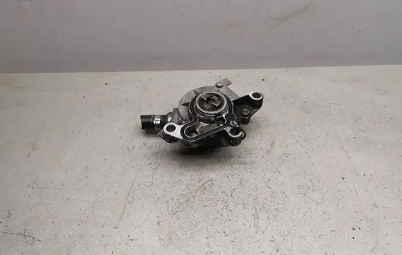 Volkswagen Golf IV Vacuum pump 038145101B