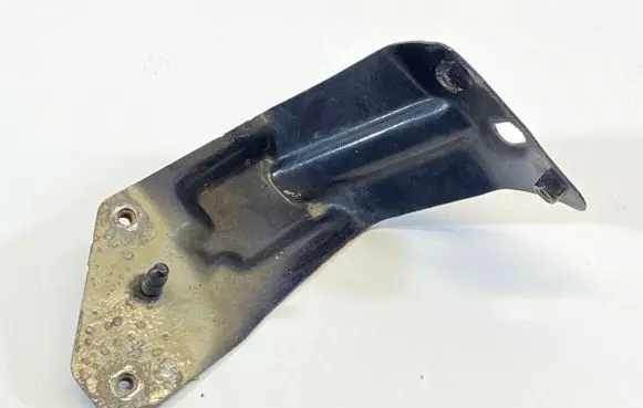 Seat Altea Fender mounting bracket 5P0821136