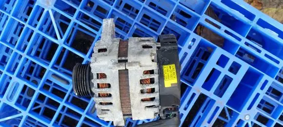 KIA Venga Generator/alternator 373002A850