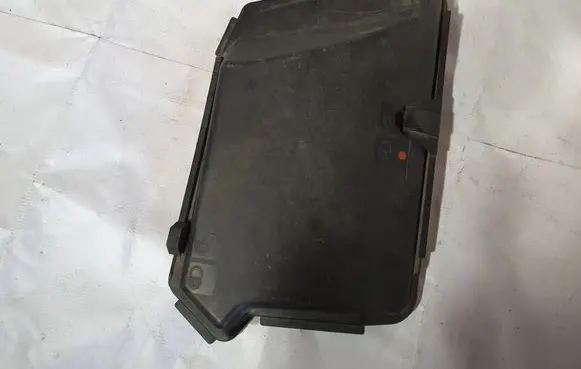 Mercedes-Benz E W211 Fuse box cover A2115400182