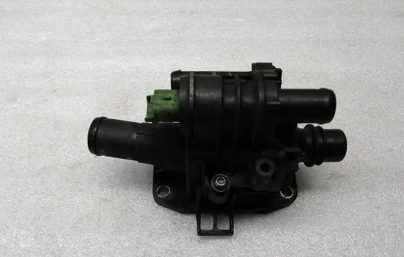 Thermostat/thermostat housing