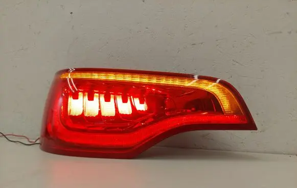 Audi Q7 4L Tailgate rear/tail lights 4L0945093F