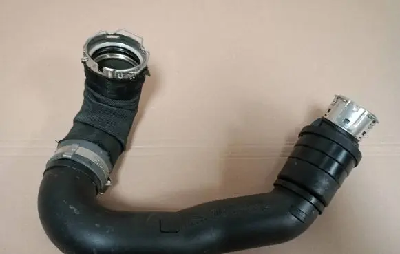 Jaguar F-Pace Intercooler hose/pipe M8A2-6N650-B
