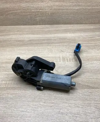 Mercedes-Benz ML W164 Seat adjustment motor 0390203208 82059112 DRIVERSIDE