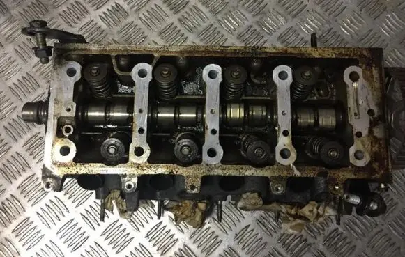 Citroen Xsara Engine head 9634005210