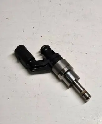 Volkswagen Eos Fuel injector 03C906036A