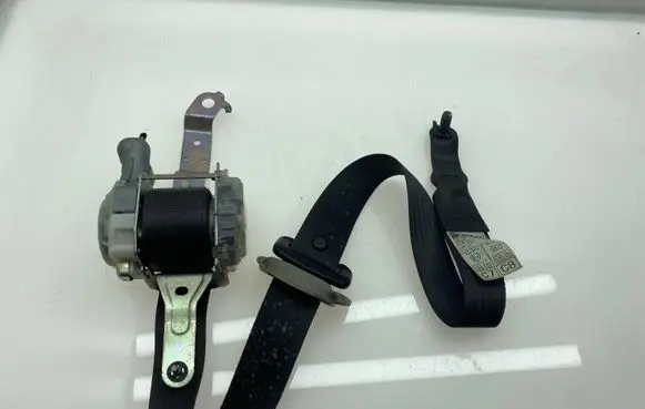 Subaru Outback Front seatbelt H074101