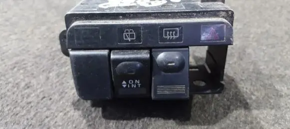Mitsubishi Space Runner Windscreen/window heater switch