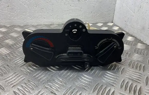 Mitsubishi Carisma Climate control unit MB947677 MB947678