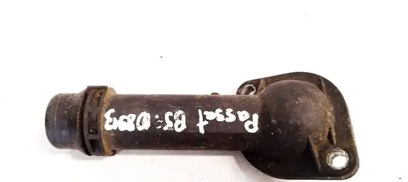 Volkswagen PASSAT B5.5 Engine coolant pipe/hose 038121121B
