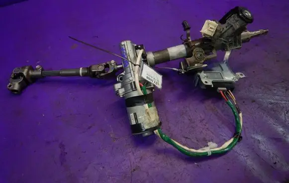 Toyota Yaris Power steering pump JJ301000740