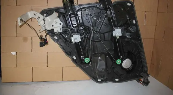 Porsche Cayenne (92A) Rear door window regulator with motor