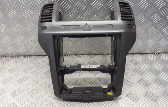 Opel Zafira B Radio/GPS head unit trim 13162552