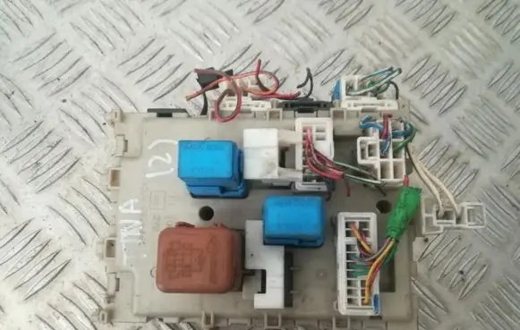 Nissan Almera Tino Fuse box set 243504u100