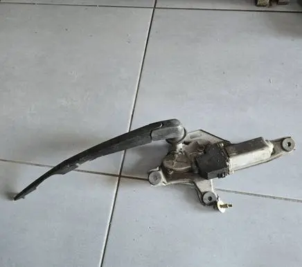 Toyota RAV 4 (XA20) Rear window wiper motor 8513042040 1592004791