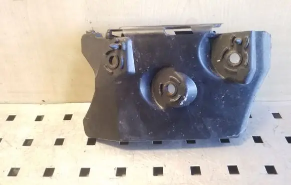 Seat Altea XL Front bumper mounting bracket 5P0807184A