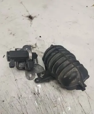 BMW X3 E83 Turbo solenoid valve 72279600 2247906 04T090