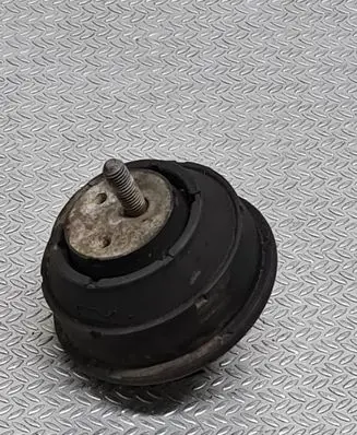 BMW 5 E39 Engine mount bracket 1094365 2211