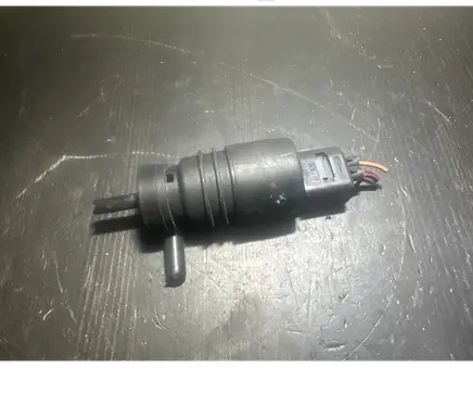 BMW X5 E70 Windscreen/windshield washer pump 008017