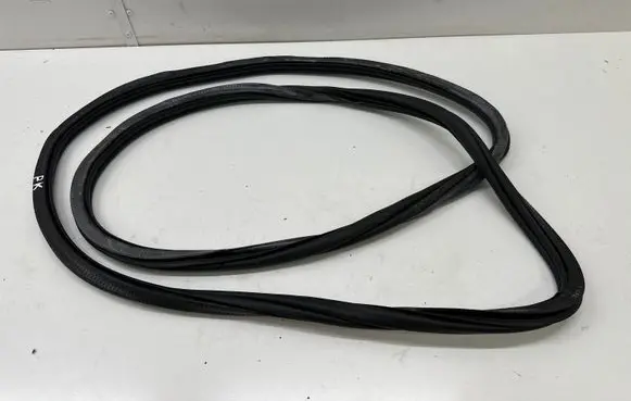 Volkswagen Golf Sportsvan Front door rubber seal