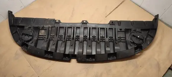 Renault Fluence Front bumper skid plate/under tray 622350006r