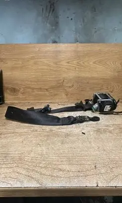 Volvo V60 Rear seatbelt 39800481