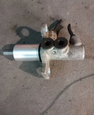 Audi A4 S4 B6 8E 8H Master brake cylinder