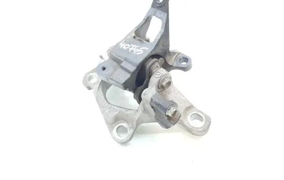 Mazda 6 Engine mount bracket