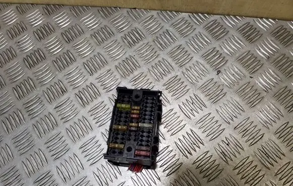 Volkswagen Transporter - Caravelle T5 Fuse module 7E0937617
